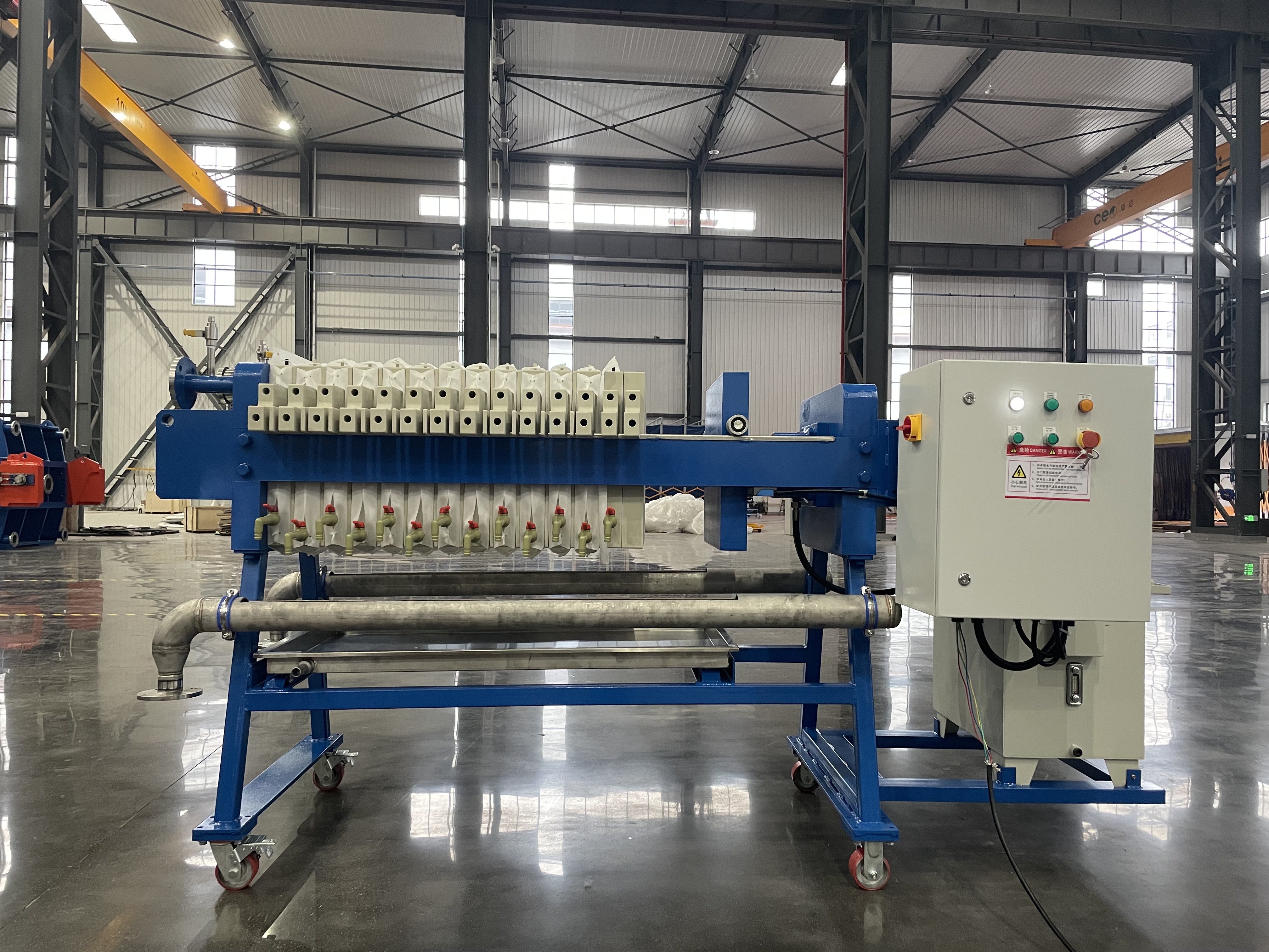 Industrial pressure filter machine separating solid from liquid